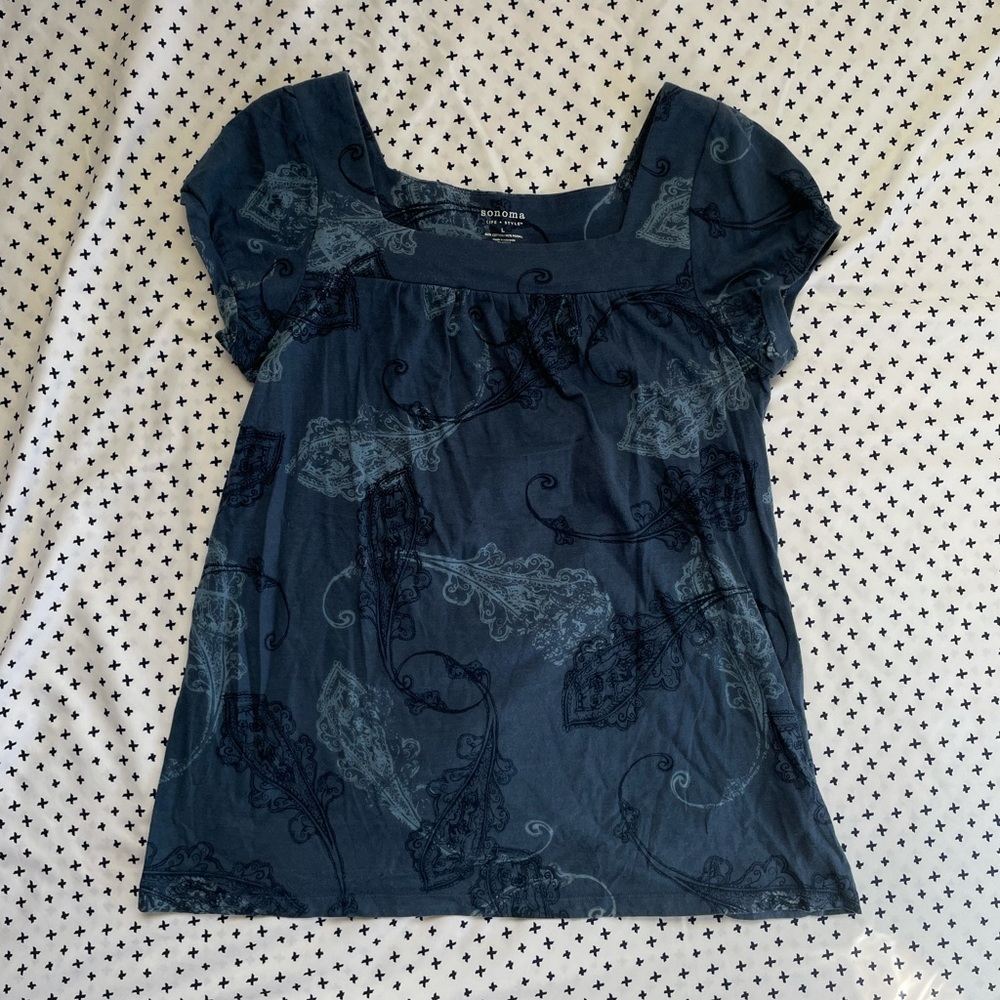 Blue patterned short sleeve shirt